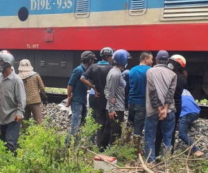 Tàu hoả tông và kéo lê người phụ nữ khoảng 1km