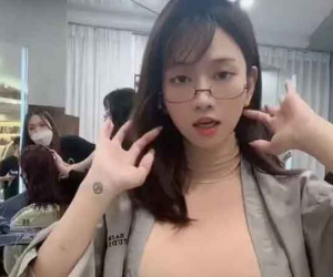 Lê Bống khoe clip lột xác, nhan sắc thật khiến fans giật mình