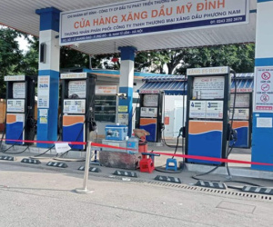 Hà Nội: Cây xăng dán biển 'hết hàng', gian thương 'chặt chém'