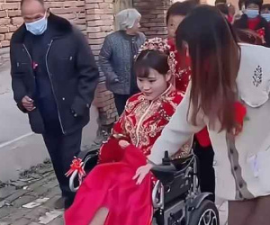 Con trai lành lặn cưới vợ liệt nửa người, thái độ mẹ chồng gây xúc động
