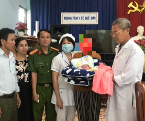 Bỏ rơi con kèm lời nhắn '17 tuổi, còn đi học': Người mẹ 22 tuổi nhận lại con