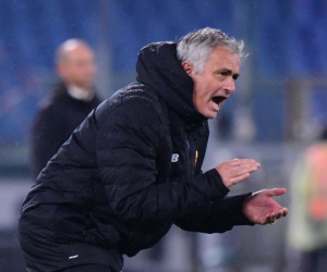 Abraham tỏa sáng, thầy trò Mourinho chờ quyết đấu ở lượt cuối