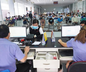 Vé máy bay, tàu hỏa dịp Tết: Giá cao, nhiều khuyến mãi