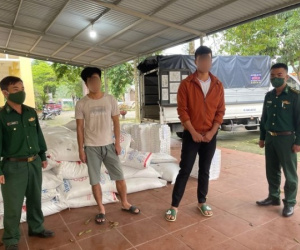Truy đuổi 25km trên quốc lộ, chặn bắt xe chở hàng cấm