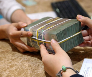Ngân hàng cảnh báo rủi ro khi khách rút tiền gửi bên ngoài lấy lãi suất cao