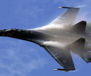 Nga kết hợp tiêm kích tối tân Su-35 với bom cũ để không kích Ukraine