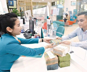 Tăng lên mức khó tin, lãi suất ngân hàng chạm 11%/năm