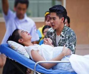 Đi đẻ gặp bác sĩ là người yêu cũ, sản phụ xỉu trên bàn mổ