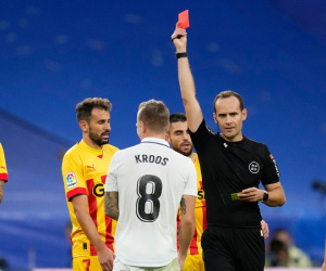 Kroos nhận thẻ đỏ, Real chia điểm vì sai lầm