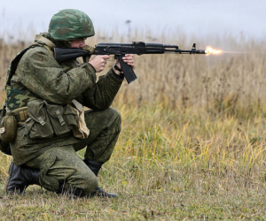 Vì sao Mỹ quyết lùng mua súng trường tấn công AK-74 lợi hại của Nga?