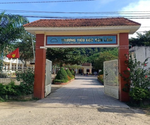Hiệu trưởng bị phụ huynh vác dao bắt quỳ: 'Tôi xấu hổ, nhục nhã'
