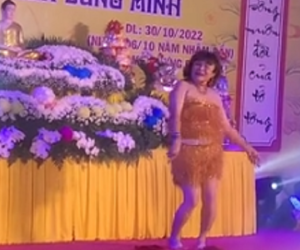 Sẽ nhắc nhở chùa mời Xuân Hinh biểu diễn bị chỉ trích phản cảm