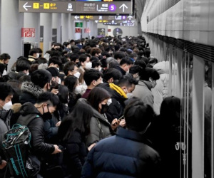 Người Hàn Quốc thấy bất an với cảnh chen chúc khi đi tàu điện ngầm sau thảm họa Itaewon