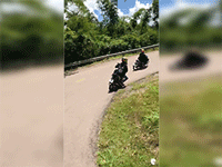 Tiết kiệm xăng, nhóm thanh niên tắt máy để đổ đèo, dân mạng thi nhau vào khuyên can