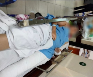 Hà Nội: Bị bạn trêu đùa quá trớn, nam sinh lớp 9 nhảy từ tầng 3 xuống sân trường