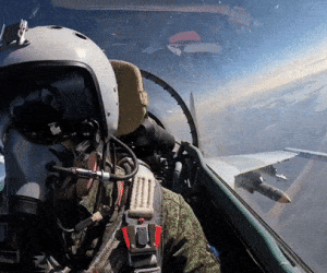 Video tiêm kích Su-35S của Nga bắn hạ máy bay Ukraine, né tên lửa phòng không