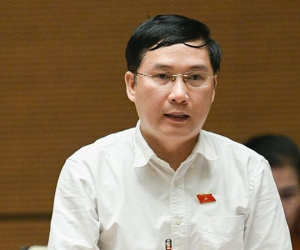 Chất vấn Bộ trưởng về việc chậm xử lý livestream của bà Phương Hằng