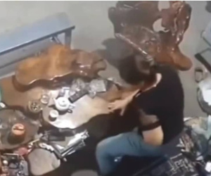 Bắt kẻ đâm người phụ nữ nhiều nhát để cướp túi xách