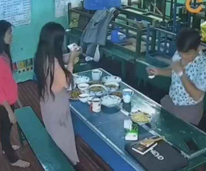 Mải chụp ảnh 'sống ảo', cô gái khiến cả nhà nhịn luôn cơm còn mình thì được cú ngã đau điếng