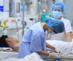 Khốn khổ vì sốt xuất huyết 'hành': Sốt cao liên tục, người mệt lả, đầu đau như có hàng nghìn khẩu pháo hoa đang nổ lụp bụp