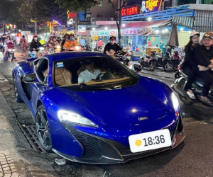 Đại gia siêu xe Sài Gòn 'chờ dài cổ' chỉ được đổ 300 nghìn xăng