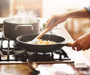 Người đàn ông 48 tuổi chết vì nhồi máu não, bác sĩ chỉ ra sai lầm nấu ăn còn tai hại hơn cả hút thuốc và uống rượu