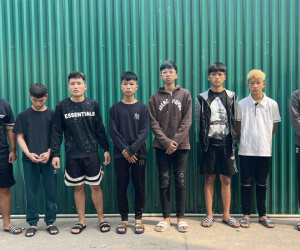 Bắt nhóm cầm hung khí hành hung người đi đường vì cho rằng bị 'nhìn đểu'