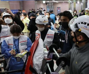 Tàu trật bánh ở trung tâm Seoul, 30 người bị thương