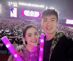 Vợ Đỗ Duy Mạnh đi xem show Mỹ Tâm, nhan sắc cam thường ra sao?