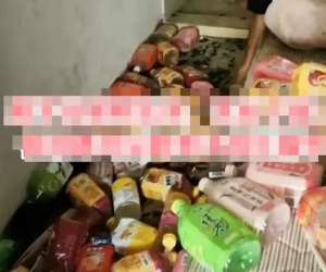 Đến thu tiền khách trọ, chủ nhà giật mình thấy cảnh bên trong quá hãi hùng