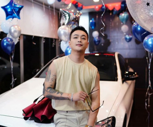 Ca sĩ TiTi (HKT) lên tiếng về hình ảnh ngồi ôm tiền ở sòng bạc: 'Bạn đi vệ sinh nên mình ngồi giữ tiền hộ'