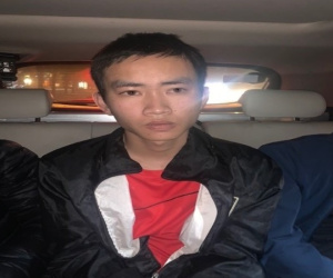 Ngang nhiên chặn người đi đường để cướp giữa ban ngày ở Hà Nội