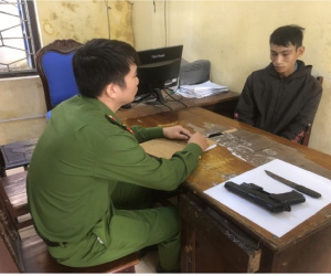 Bắt nóng thanh niên mang súng nhựa đi cướp tiệm tạp hóa