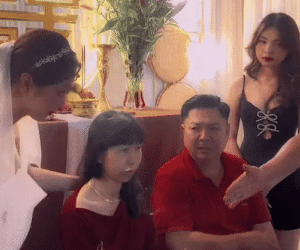 Con gái lấy chồng xa hơn 2000km, bố ngồi khóc nức nở