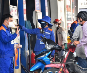 Điều chỉnh tăng chi phí đưa xăng dầu từ nước ngoài về Việt Nam