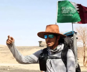 Phượt thủ đi bộ 55 ngày, vượt 1.600km để tới Qatar xem World Cup