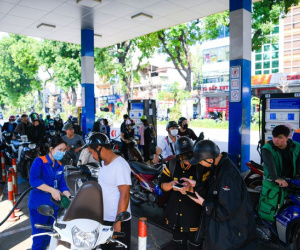 Thủ tướng yêu cầu Bộ trưởng Công Thương giải quyết dứt điểm tình trạng thiếu xăng dầu cục bộ