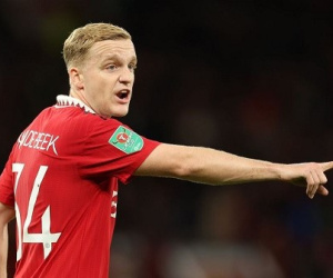 Erik ten Hag hết kiên nhẫn với Van de Beek