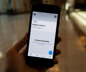 Mạo danh cựu Tổng thống Trump 'dễ như ăn kẹo' trên Twitter