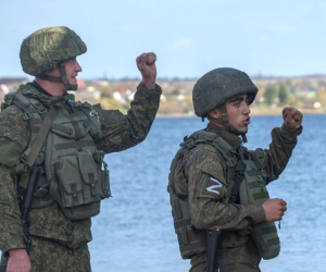 Nga rút hết quân khỏi thủ phủ Kherson, lính Ukraine tiến vào trung tâm