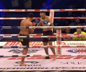 Cú ‘vô ảnh cước’ tuyệt đỉnh tiễn võ sĩ MMA ‘vào cơn mê’