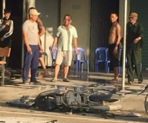 Va chạm xe ôtô trên đường đến trường, 2 anh em ruột thương vong
