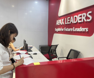 Phụ huynh kéo đến trung tâm tiếng Anh đòi lại hơn 1,5 tỷ đồng học phí