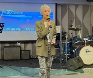 Mỹ nhân Hong Kong tóc bạc trắng, già dặn hơn nhiều tuổi 59