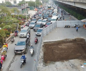 Lô cốt gây tắc đường Nguyễn Xiển: Chủ đầu tư đổ lỗi cho nhà thầu