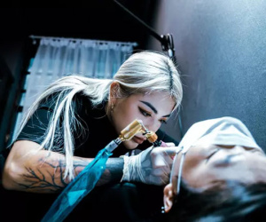 Cuộc sống của cô gái nổi đình đám Hà thành vì xăm kín người