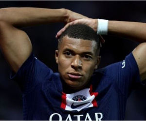 PSG bị tố nợ lương Mbappe từ tháng 9