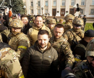 Tổng thống Zelensky đến Kherson, ca ngợi việc Mỹ chuyển giao tên lửa ‘tạo ra sự khác biệt lớn’