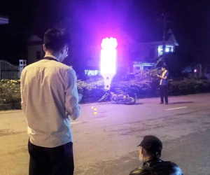 Lộ hành vi mờ ám của người đàn ông sau cú va xe máy vào người đi bộ
