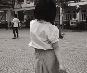 Bị bạn của con gái trêu già, ông bố quyết viết tâm thư hài hước bày tỏ: 'Chú thực sự đau lòng khi viết những dòng này'